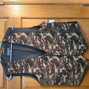 Mens camoflauge button vest, sz M